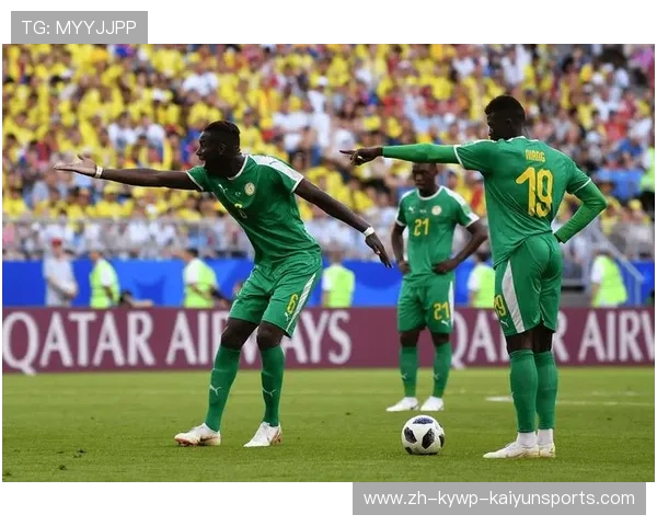 足球比赛中的合作防守与进攻组合